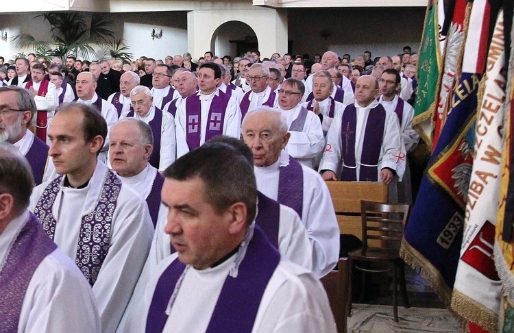 Pogrzeb śp. ks. kan. Marka Kręciocha w Kobiernicach