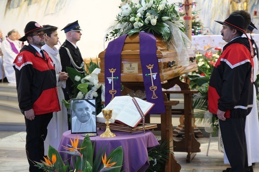 Pogrzeb śp. ks. kan. Marka Kręciocha w Kobiernicach