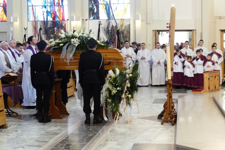 Pogrzeb śp. ks. kan. Marka Kręciocha w Kobiernicach