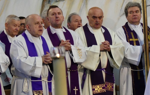 Pogrzeb śp. ks. kan. Marka Kręciocha w Kobiernicach