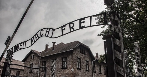 Papież apeluje o modlitwę w 75.rocznicę wyzwolenia Auschwitz