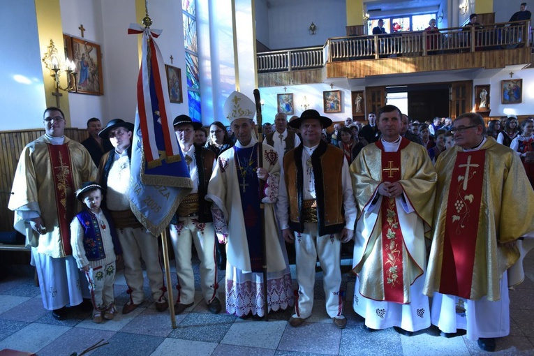 Bierzmowanie i jubileusz w Obidzy