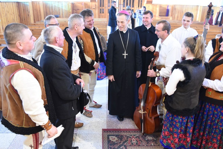 Bierzmowanie i jubileusz w Obidzy