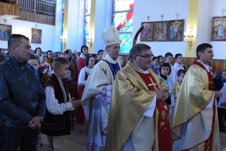 Bierzmowanie i jubileusz w Obidzy