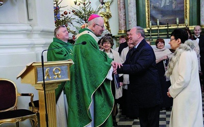 ▲	Prezes stowarzyszenia podziękował arcybiskupowi za udział w uroczystości. 