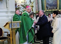 ▲	Prezes stowarzyszenia podziękował arcybiskupowi za udział w uroczystości. 