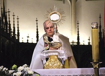 ▲	W kwietniu miną 2 lata, odkąd w tarnowskiej katedrze jest całodobowa adoracja Najświętszego Sakramentu. Stały dyżur dzień i w nocy przy Panu Jezusie pełni ponad 170 osób.