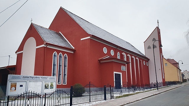 ▲	Bryła świątyni jest prosta, zgodna z normami liturgicznymi.