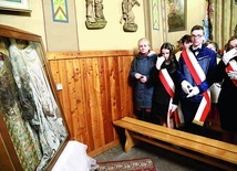 Tegorocznym obchodom w Pisarzowej towarzyszyły szaty, w które ubrany był o. Józef w dniu swojej śmierci. 