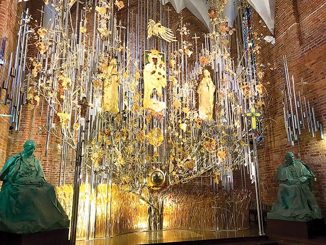 6 grudnia 2017 r. został odsłonięty i poświęcony Bursztynowy Ołtarz Ojczyzny.