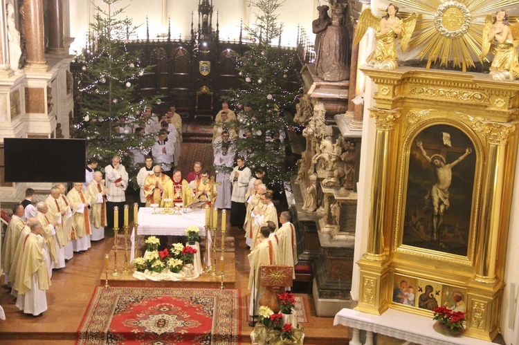 Tarnów. Nowi kanonicy w rocznicę poświęcenia katedry