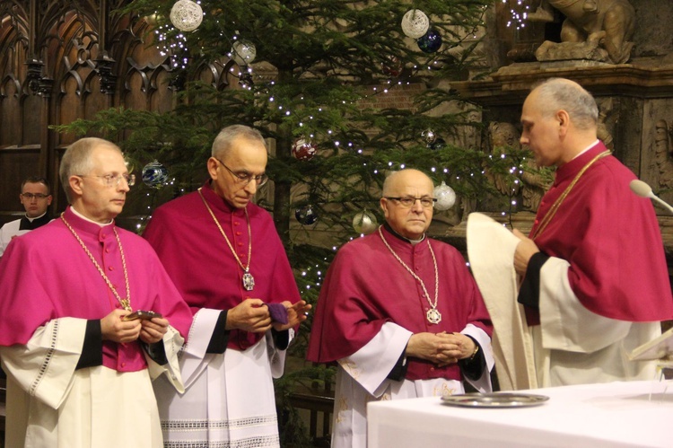 Tarnów. Nowi kanonicy w rocznicę poświęcenia katedry