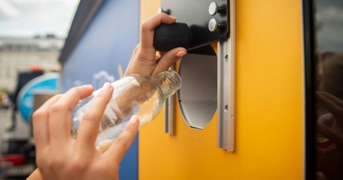 Recyklomaty w Warszawie. Co to jest i jak działa?