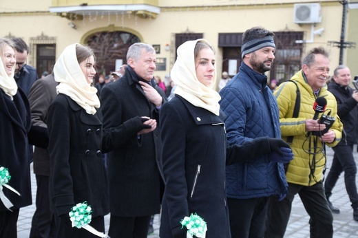 5. Polonez maturzystów z "Kopernika" na rynku w Żywcu - 2020