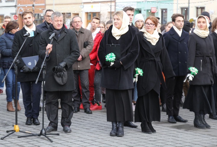 5. Polonez maturzystów z "Kopernika" na rynku w Żywcu - 2020