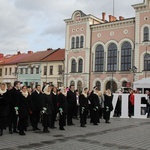 5. Polonez maturzystów z "Kopernika" na rynku w Żywcu - 2020