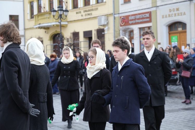 5. Polonez maturzystów z "Kopernika" na rynku w Żywcu - 2020