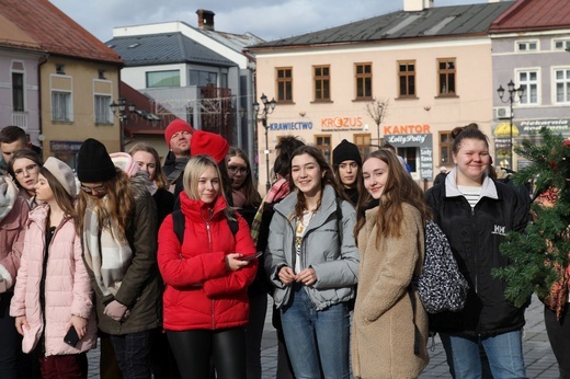 5. Polonez maturzystów z "Kopernika" na rynku w Żywcu - 2020
