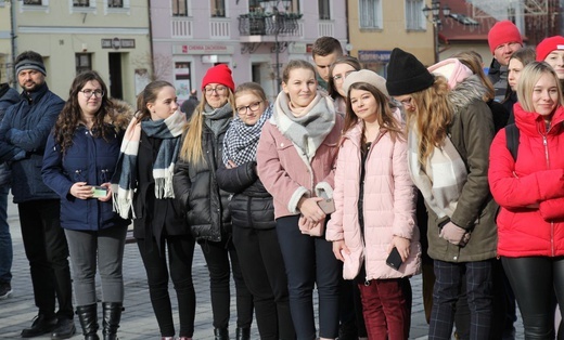 5. Polonez maturzystów z "Kopernika" na rynku w Żywcu - 2020