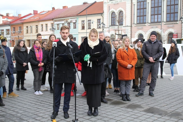 5. Polonez maturzystów z "Kopernika" na rynku w Żywcu - 2020