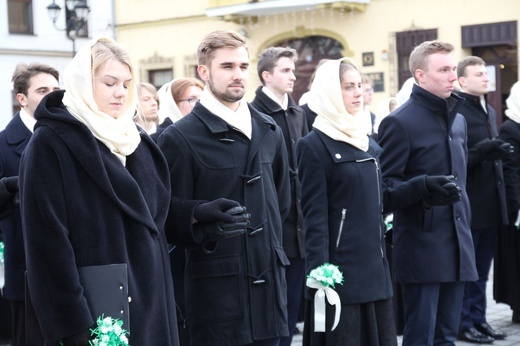 5. Polonez maturzystów z "Kopernika" na rynku w Żywcu - 2020