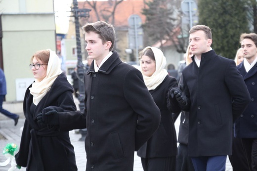 5. Polonez maturzystów z "Kopernika" na rynku w Żywcu - 2020