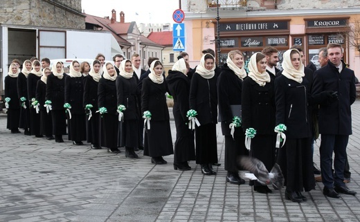 5. Polonez maturzystów z "Kopernika" na rynku w Żywcu - 2020