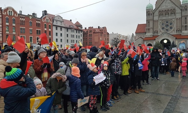 Ruda Śląska. Protest pod hasłem "Żółta kartka dla Rady Miasta"