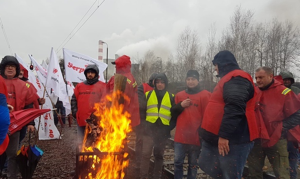 Łaziska Górne. Górniczy związkowcy nie chcą importowanego węgla. Zablokowali tory