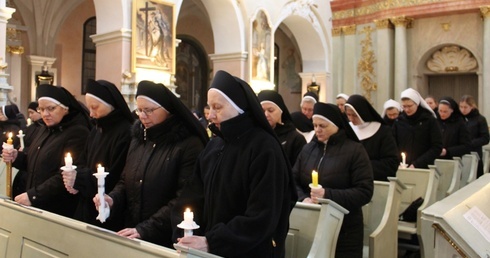 Osoby konsekrowane odnowiły swoje śluby w paradyskim seminarium