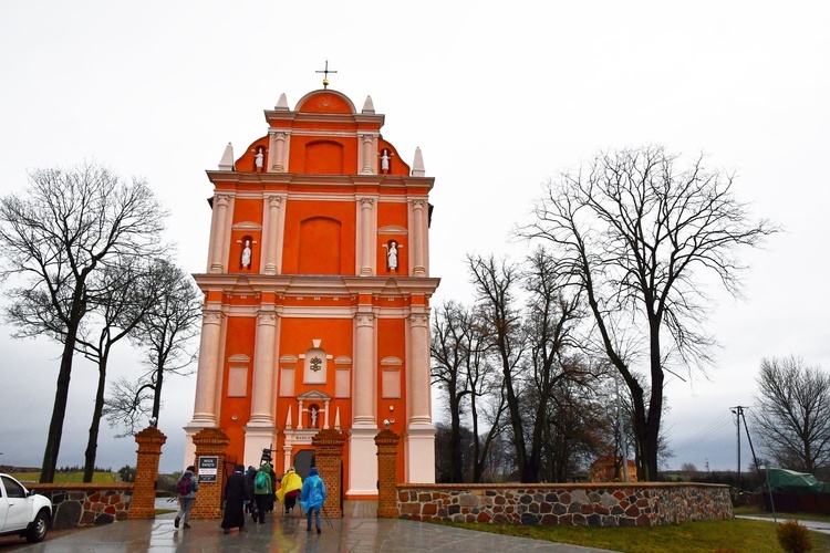 Nie boją się wilków. Pielgrzymka piesza z Człopy do Skrzatusza