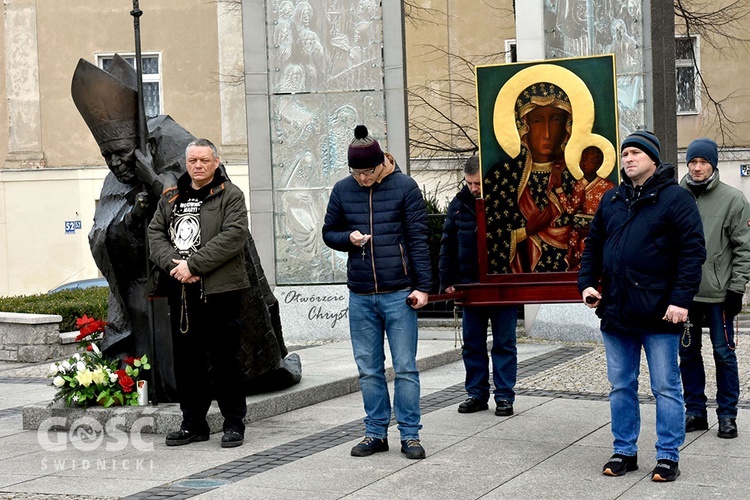 Lutowy męski różaniec