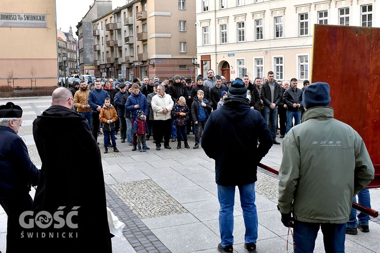 Lutowy męski różaniec