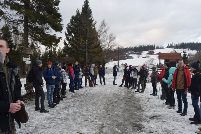 Towarzystwo Ciemnych Typów w górach 