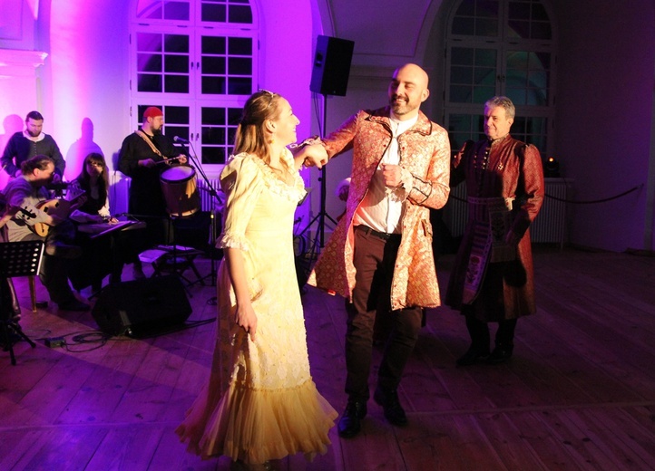 II Charytatywny Bal Karnawałowy u św. Jadwigi w Trzebnicy