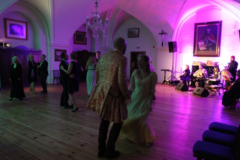 II Charytatywny Bal Karnawałowy u św. Jadwigi w Trzebnicy