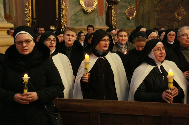 Siostry na Eucharystii w lubelskiej katedrze.