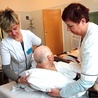 ◄	Pielęgniarki pomagają poprawić komfort życia pacjenta.
