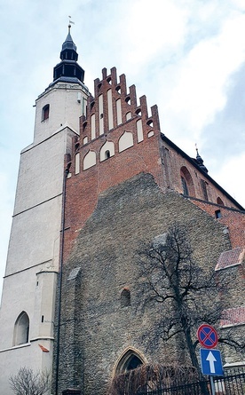 ▲	Świątynia to jeden z najstarszych dzierżoniowskich zabytków.