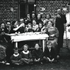 ▲	Rudnik, lata 30. XX wieku. Towarzyskie spotkanie rodzin Bock i Feigenbaum.