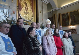 ▲	Z uczestnikami spotkał się bp Piotr Turzyński, który przewodniczył Mszy św. w skarżyskiej Ostrej Bramie.