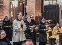 W archidiecezji warmińskiej pracuje 196 sióstr zakonnych oraz 111 ojców zakonnych i 3 braci. 