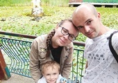 ◄	 – Bóg dał mi tak wiele: Weronikę, Gabrysia,  trzeźwość – przyznaje Krzysiek.
