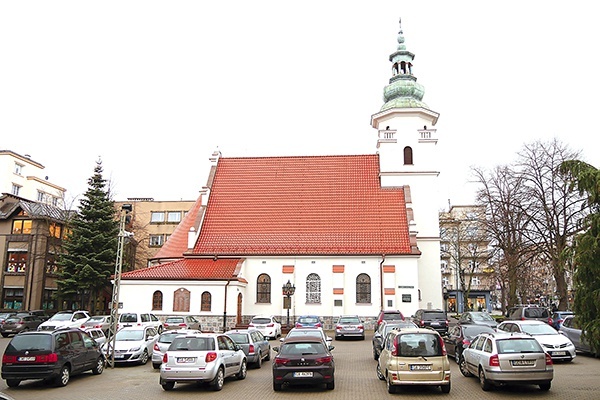 Świątynia znajduje się w centrum miasta.