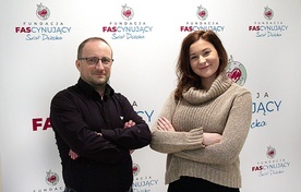 ▲	Janusz Morawiec  	i Alina Zorychta z fundacji, działającej w Ustroniu  	przy ul. Pod Skarpą 6.