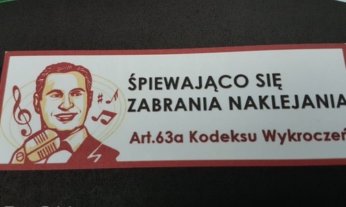 Sosnowiec. Zamiast reklam i ogłoszeń na słupach, nalepki z wizerunkami Jana Kiepury, Poli Negry czy Włodzimierza Mazura