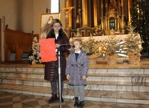 Przedszkolaki zaprezentowały treść swoich listów podczas recytacji i na wystawie w kościele św. Ducha w Łowiczu.