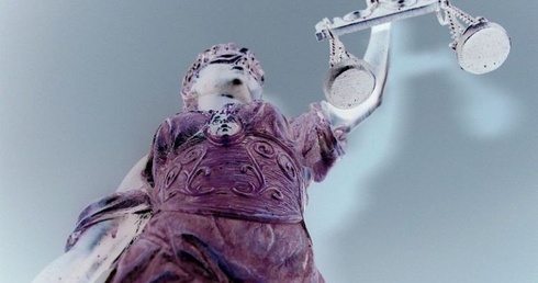 300 tys. zł zadośćuczynienia od Kościoła dla ofiary księdza pedofila