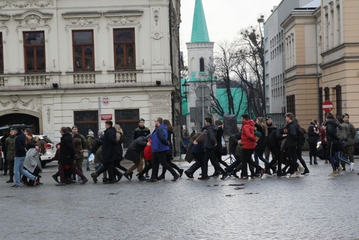 7. Polonez maturzystów z "Szybina" na cieszyńskim rynku - 2020