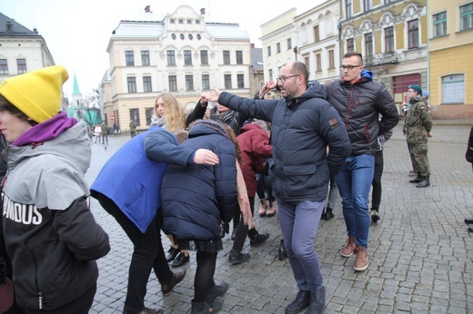 7. Polonez maturzystów z "Szybina" na cieszyńskim rynku - 2020